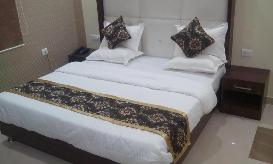Hotel Ss Grand Lucknow Luaran gambar