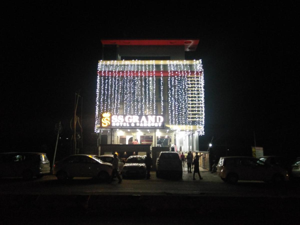 Hotel Ss Grand Lucknow Luaran gambar